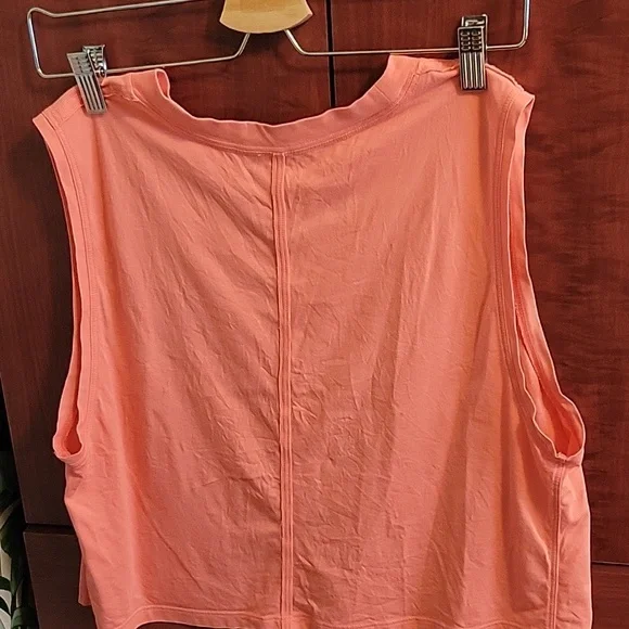 Lululemon Running Top 🏃‍♀️🏃‍♂️ - Picture 2 of 2